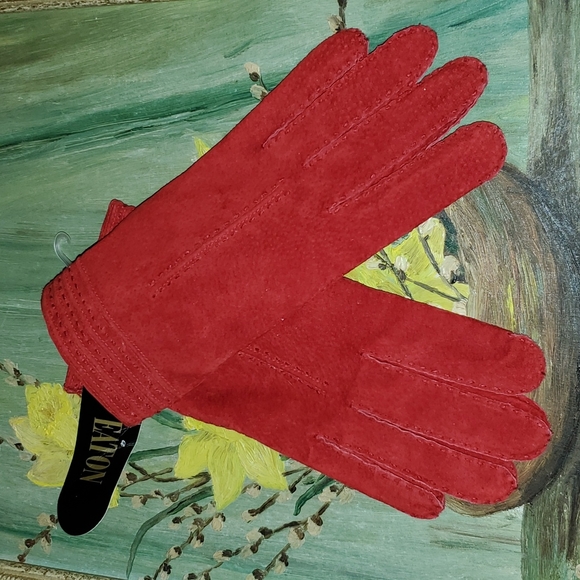 Vintage NOS Red Suede Ladies Gloves Sz Medium - Picture 1 of 7